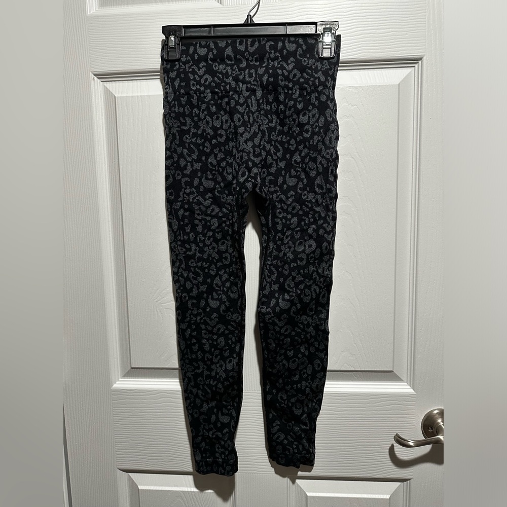 Cheetah pattern gym leggings